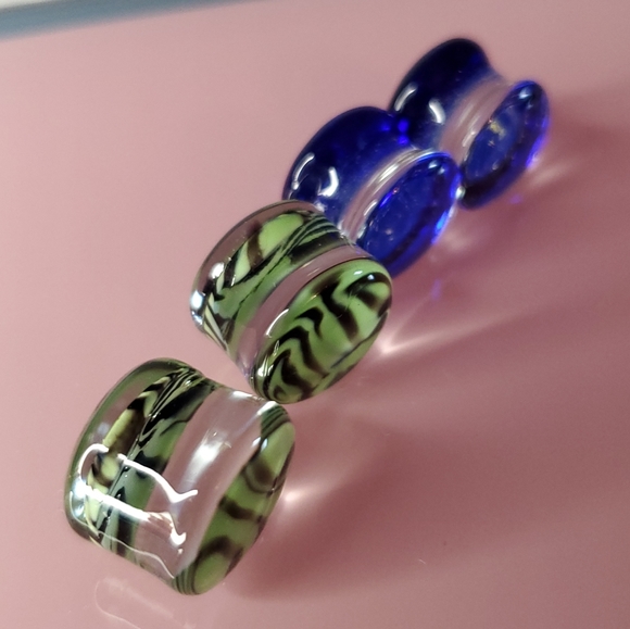 Set of Glass Plugs - Picture 4 of 14